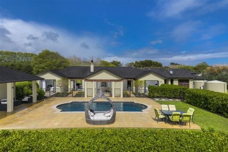 Photo of property in 1030 Peak Road, Helensville, 0875