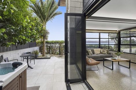 Photo of property in 377a Karaka Bay Road, Karaka Bays, Wellington, 6022