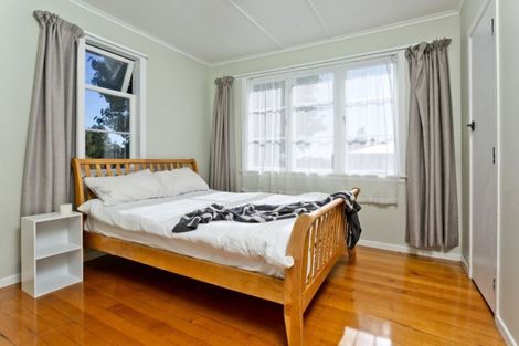 Photo of property in 50 Pupuke Road, Hillcrest, Auckland, 0627