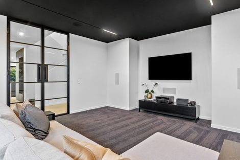 Photo of property in 17a Roland Road, Greenhithe, Auckland, 0632