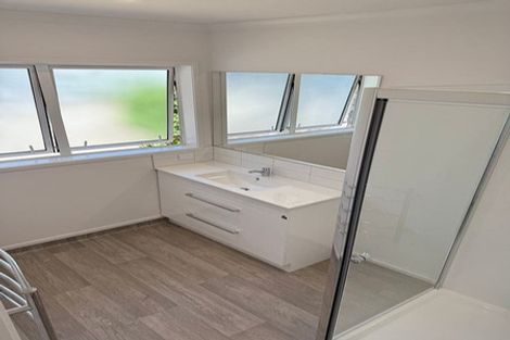 Photo of property in 2/7 Tulloch Place, Conifer Grove, Takanini, 2112
