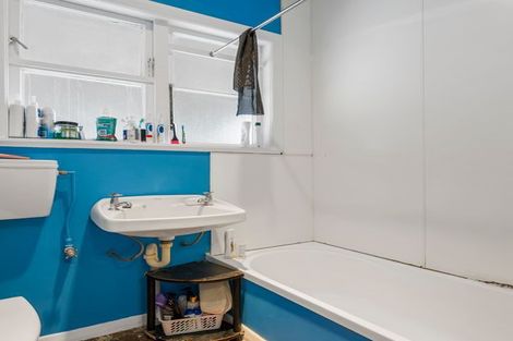 Photo of property in 182 Beach Haven Road, Beach Haven, Auckland, 0626