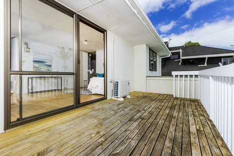 Photo of property in 1/144 Sunset Road, Unsworth Heights, Auckland, 0632