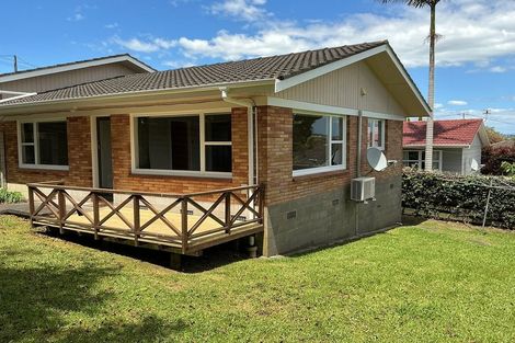 Photo of property in 2/30 Sunnynook Road, Sunnynook, Auckland, 0620