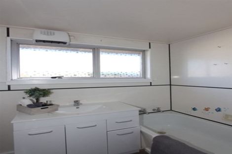 Photo of property in 21 Inwoods Road, Parklands, Christchurch, 8083