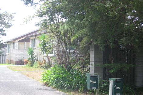 Photo of property in 2/307a Wairau Road, Totara Vale, Auckland, 0627