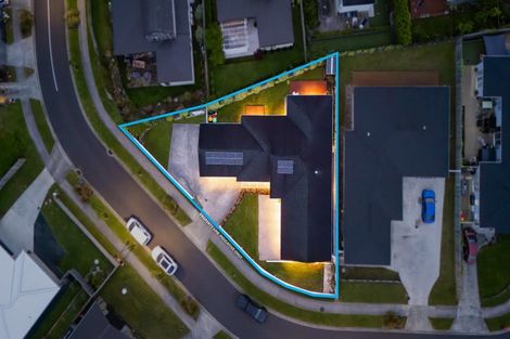Photo of property in 8 Gemscott Crescent, Huapai, Kumeu, 0810