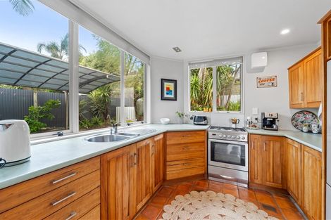 Photo of property in 16a Poplar Road, Stanmore Bay, Whangaparaoa, 0932