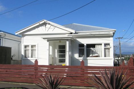 Photo of property in 141 Queens Drive, Lyall Bay, Wellington, 6022
