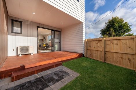 Photo of property in 4/3 Royal View Road, Te Atatu South, Auckland, 0610