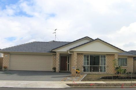 Photo of property in 15 Cambrian Crescent, Flat Bush, Auckland, 2016