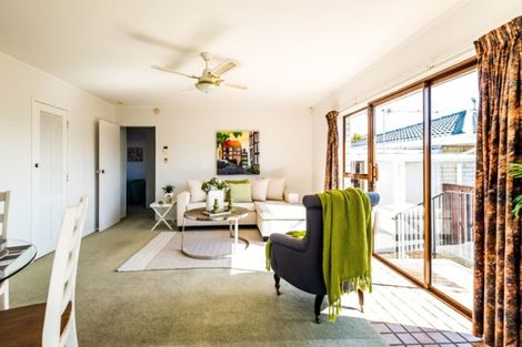 Photo of property in 2/2 Cairngorm Place, Highland Park, Auckland, 2010