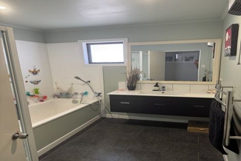 Photo of property in 158 Akaroa Drive, Maupuia, Wellington, 6022