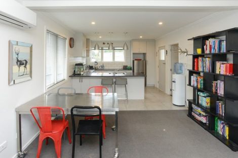 Photo of property in 12 O'connell Place, Havelock North, 4130