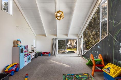 Photo of property in 54 Walton Street, Red Beach, 0932