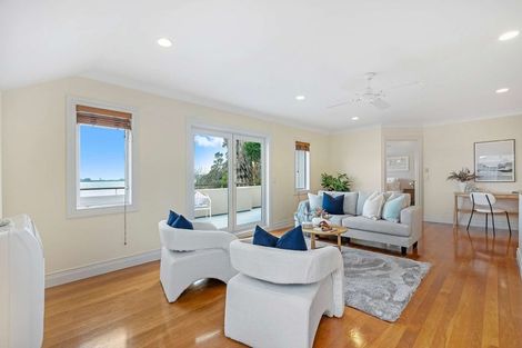 Photo of property in 17 Elsie Drive, Waiuku, 2123