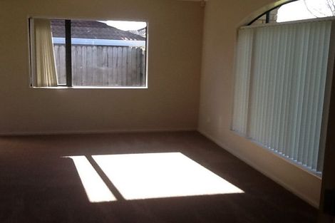 Photo of property in 17 Newinn Crescent, East Tamaki Heights, Auckland, 2016
