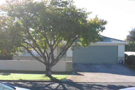 Photo of property in 27a Cambridge Terrace, Papatoetoe, Auckland, 2025
