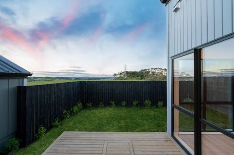 Photo of property in 16 Kotiu Place, Massey, Auckland, 0614