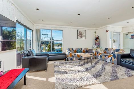Photo of property in 2 Doone Place, Massey, Auckland, 0614