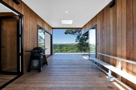 Photo of property in 2 Wairau Road, Oakura, 4374