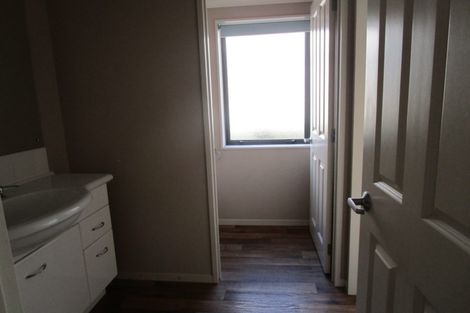 Photo of property in 1 Valley Road, Waiuku, 2123