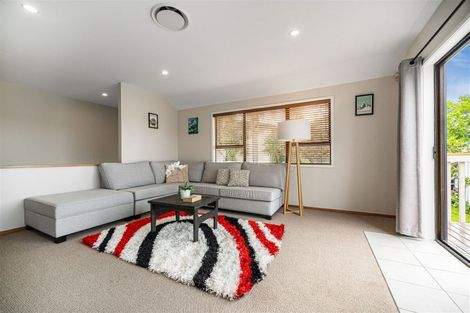 Photo of property in 1/5 Tree View Avenue, Glenfield, Auckland, 0629