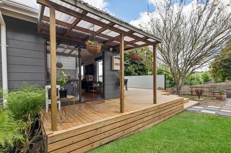 Photo of property in 2/10 Jarrah Place, Massey, Auckland, 0614