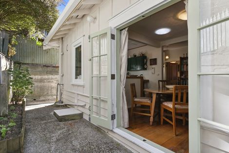 Photo of property in 159 Sutherland Road, Lyall Bay, Wellington, 6022