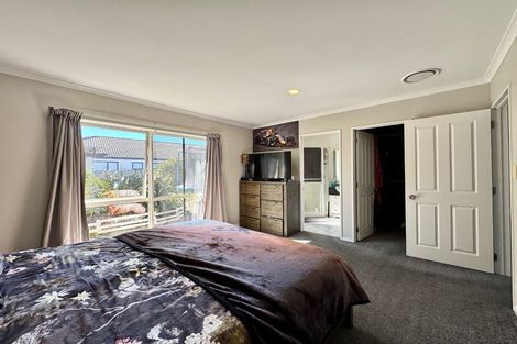 Photo of property in 12 Mellefont Close, East Tamaki Heights, Auckland, 2016