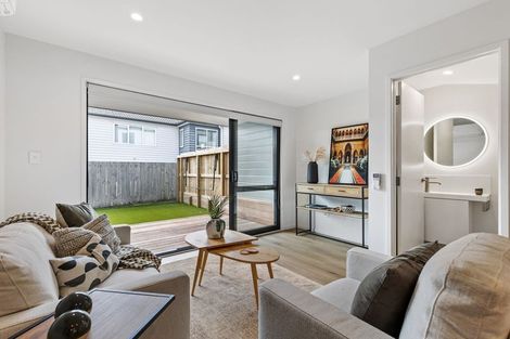 Photo of property in 21 Divich Avenue, Te Atatu South, Auckland, 0610