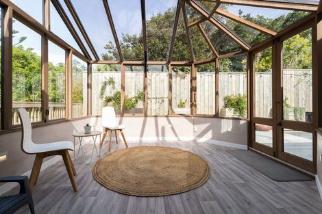 Photo of property in 8 Hillview Crescent, Paparangi, Wellington, 6037