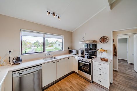 Photo of property in 10 Saint Marys Road, Waipukurau, 4200