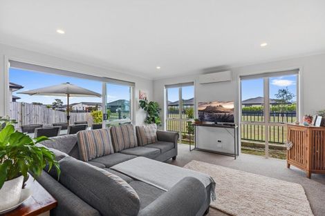 Photo of property in 8 Naeo Close, Papamoa Beach, Papamoa, 3118