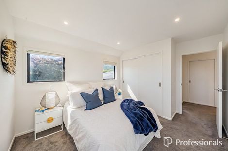 Photo of property in 2/97 Whites Line East, Waiwhetu, Lower Hutt, 5010