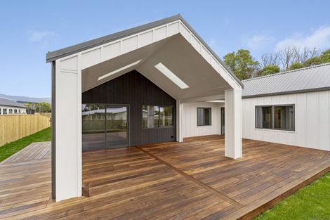 Photo of property in 10 Te Puke Te Ao Way, Otaki, 5512