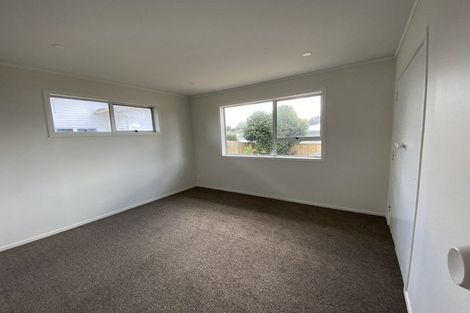 Photo of property in 2b London Terrace, Highlands Park, New Plymouth, 4312