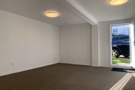 Photo of property in 21 Quigley Street, Newlands, Wellington, 6037