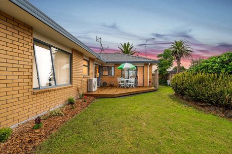 Photo of property in 2 Gunner Drive, Te Atatu Peninsula, Auckland, 0610