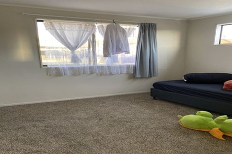 Photo of property in 2/11 Etherton Drive, Weymouth, Auckland, 2103