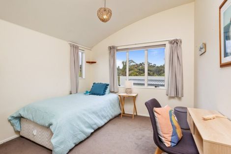 Photo of property in 18 Tyrico Close, Unsworth Heights, Auckland, 0632