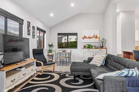 Photo of property in 2 Tarara Lane, Kumeu, 0810