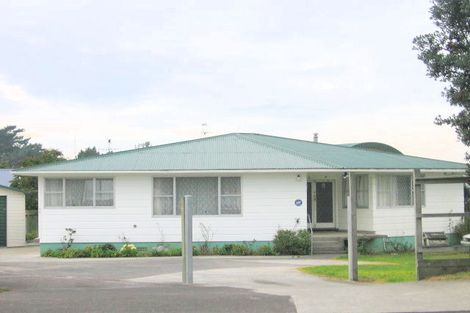 Photo of property in 1/141 Don Buck Road, Massey, Auckland, 0614