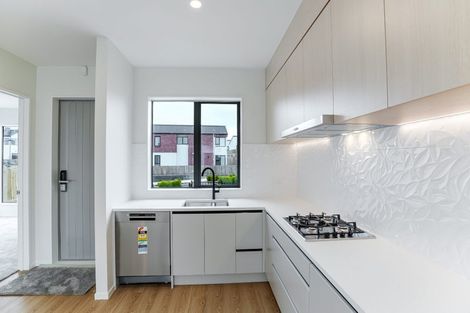 Photo of property in 10 Taiororua Avenue, Massey, Auckland, 0614