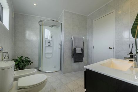 Photo of property in 118 Bleakhouse Road, Mellons Bay, Auckland, 2014