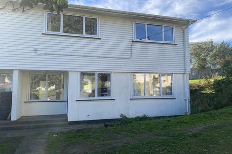 Photo of property in 1a-b Devon Place, Cannons Creek, Porirua, 5024