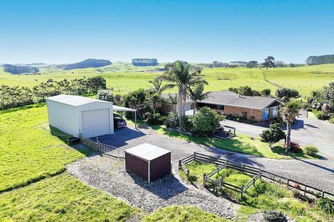 Photo of property in 242 Baylys Coast Road, Dargaville, 0377