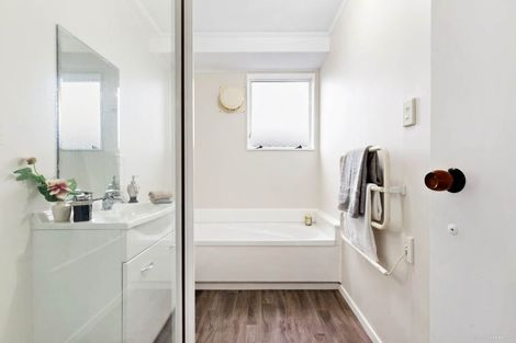 Photo of property in 10 Borich Road, Sunnyvale, Auckland, 0612
