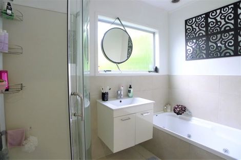 Photo of property in 2/5 Hellyers Street, Birkdale, Auckland, 0626