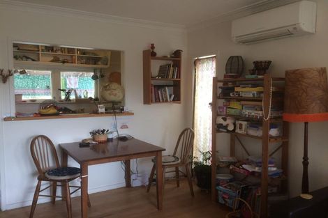 Photo of property in 2/2 Earl Road, Titirangi, Auckland, 0604